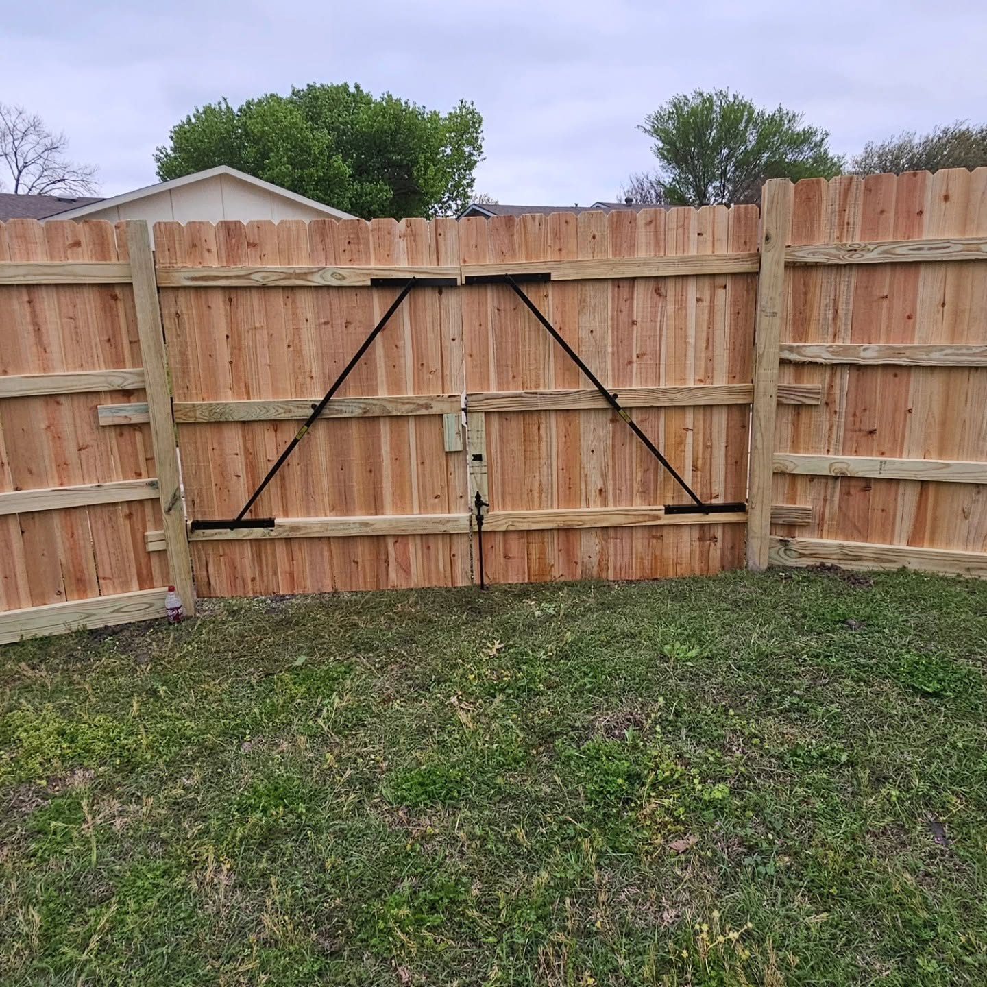 Cedar fence with custom drive gate in Weatherford, TX